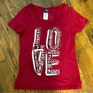 🛍 University of Arkansas LOVE Razorbacks Pigs Pride T-shirt Maroon